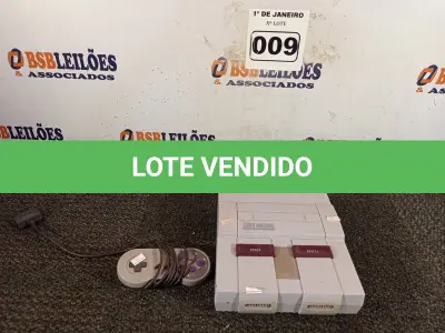 LOTE 009 - 01 VIDEOGAME SUPER NINTENDO. (NO ESTADO) ATENÇÃO! FAZER A VISITAÇÃO ANTES DE ARREMATAR, NÃO SABEMOS SE FUNCIONA. LEILÃO NÃO TEM GARANTIA E NEM DEVOLUÇÃO, SUJEITO A POSSÍVEIS AVARIAS VISÍVEIS/OCULTAS E/OU AUSÊNCIA DE COMPONENTES.