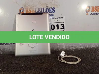 LOTE 013 - 01 IPAD 64 GB COM CABO. (NO ESTADO) ATENÇÃO! FAZER A VISITAÇÃO ANTES DE ARREMATAR, NÃO SABEMOS SE FUNCIONA. LEILÃO NÃO TEM GARANTIA E NEM DEVOLUÇÃO, SUJEITO A POSSÍVEIS AVARIAS VISÍVEIS/OCULTAS E/OU AUSÊNCIA DE COMPONENTES.