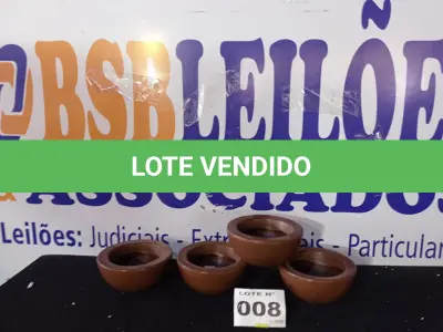 LOTE 008 - 04 - VASOS DE PLANTAS (NO ESTADO, NÃO SABEMOS SE FUNCIONA. LEILÃO NÃO TEM GARANTIA E NEM DEVOLUÇÃO, SUJEITO A POSSÍVEIS AVARIAS VISÍVEIS/OCULTAS E/OU AUSÊNCIA DE COMPONENTES)