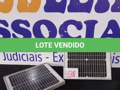 LOTE 438 - 02 PAINÉIS SOLARES 18V 10W. (NO ESTADO) ATENÇÃO! FAZER A VISITAÇÃO ANTES DE ARREMATAR, NÃO SABEMOS SE FUNCIONA. LEILÃO NÃO TEM GARANTIA E NEM DEVOLUÇÃO, SUJEITO A POSSÍVEIS AVARIAS VISÍVEIS/OCULTAS E/OU AUSÊNCIA DE COMPONENTES.