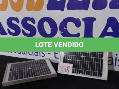 LOTE 438 - 02 PAINÉIS SOLARES 18V 10W. (NO ESTADO) ATENÇÃO! FAZER A VISITAÇÃO ANTES DE ARREMATAR, NÃO SABEMOS SE FUNCIONA. LEILÃO NÃO TEM GARANTIA E NEM DEVOLUÇÃO, SUJEITO A POSSÍVEIS AVARIAS VISÍVEIS/OCULTAS E/OU AUSÊNCIA DE COMPONENTES.