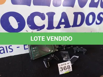 LOTE 368 - 01 - VÍDEO GAME STICK LITE COM 10.000 MIL JOGOS + 2 CONTROLES SEM FIO (NO ESTADO, NÃO SABEMOS SE FUNCIONA. LEILÃO NÃO TEM GARANTIA E NEM DEVOLUÇÃO, SUJEITO A POSSÍVEIS AVARIAS VISÍVEIS/OCULTAS E/OU AUSÊNCIA DE COMPONENTES)