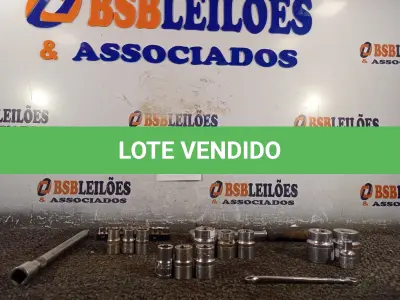 LOTE 006 - 01 CHAVE CATRACA COM VÁRIOS CACHIMBOS. (NO ESTADO) ATENÇÃO! FAZER A VISITAÇÃO ANTES DE ARREMATAR, NÃO SABEMOS SE FUNCIONA. LEILÃO NÃO TEM GARANTIA E NEM DEVOLUÇÃO, SUJEITO A POSSÍVEIS AVARIAS VISÍVEIS/OCULTAS E/OU AUSÊNCIA DE COMPONENTES.