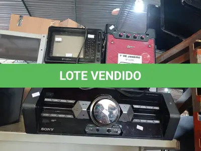 LOTE 044 - 01 APARELHO DE SOM 3X1 MARCA SONY, 01 APARELHO OI TV, 01 CAIXA DE SOM E 01 TV/RADIO 7”. (NO ESTADO) ATENÇÃO! FAZER A VISITAÇÃO ANTES DE ARREMATAR, NÃO SABEMOS SE FUNCIONA. LEILÃO NÃO TEM GARANTIA E NEM DEVOLUÇÃO, SUJEITO A POSSÍVEIS AVARIAS VISÍVEIS/OCULTAS E/OU AUSÊNCIA DE COMPONENTES.