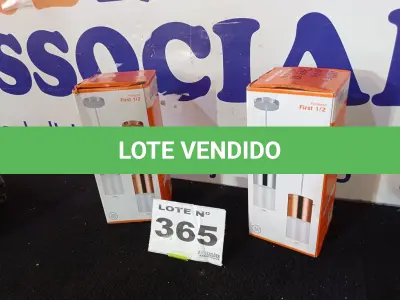 LOTE 365 - 02 - PENDENTES REDONDO PARA 1 LÂMPADA FIRST 12CM COBRE (NO ESTADO, NÃO SABEMOS SE FUNCIONA. LEILÃO NÃO TEM GARANTIA E NEM DEVOLUÇÃO, SUJEITO A POSSÍVEIS AVARIAS VISÍVEIS/OCULTAS E/OU AUSÊNCIA DE COMPONENTES)