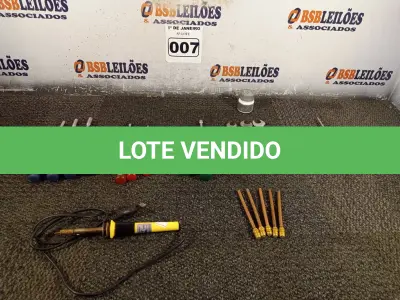LOTE 007 - 01 FERRO DE SOLDA E CHAVES DIVERSAS. (NO ESTADO) ATENÇÃO! FAZER A VISITAÇÃO ANTES DE ARREMATAR, NÃO SABEMOS SE FUNCIONA. LEILÃO NÃO TEM GARANTIA E NEM DEVOLUÇÃO, SUJEITO A POSSÍVEIS AVARIAS VISÍVEIS/OCULTAS E/OU AUSÊNCIA DE COMPONENTES.