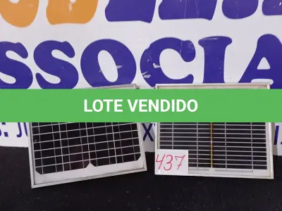 LOTE 437 - 02 PAINÉIS SOLARES 18V 10W. (NO ESTADO) ATENÇÃO! FAZER A VISITAÇÃO ANTES DE ARREMATAR, NÃO SABEMOS SE FUNCIONA. LEILÃO NÃO TEM GARANTIA E NEM DEVOLUÇÃO, SUJEITO A POSSÍVEIS AVARIAS VISÍVEIS/OCULTAS E/OU AUSÊNCIA DE COMPONENTES.