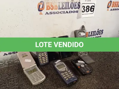 LOTE 386 - 01 LOTE COM VÁRIOS TELEFONES MARCAS E MODELOS DIVERSOS. (NO ESTADO) ATENÇÃO! FAZER A VISITAÇÃO ANTES DE ARREMATAR, NÃO SABEMOS SE FUNCIONA. LEILÃO NÃO TEM GARANTIA E NEM DEVOLUÇÃO, SUJEITO A POSSÍVEIS AVARIAS VISÍVEIS/OCULTAS E/OU AUSÊNCIA DE COMPONENTES.
