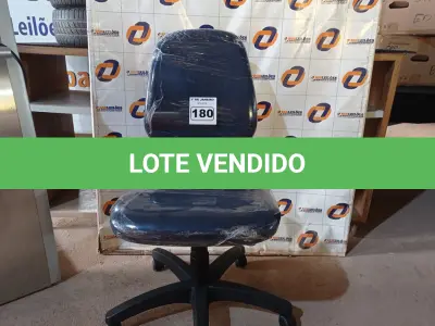 LOTE 180 - 01 CADEIRA DE ESCRITÓRIO COM BASE GIRATÓRIA. (NO ESTADO) ATENÇÃO! FAZER A VISITAÇÃO ANTES DE ARREMATAR, NÃO SABEMOS SE FUNCIONA. LEILÃO NÃO TEM GARANTIA E NEM DEVOLUÇÃO, SUJEITO A POSSÍVEIS AVARIAS VISÍVEIS/OCULTAS E/OU AUSÊNCIA DE COMPONENTES.