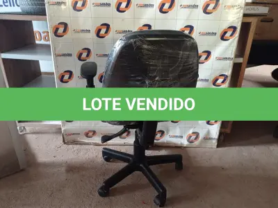 LOTE 140 - 01 CADEIRA DE ESCRITÓRIO COM BASE GIRATÓRIA. (NO ESTADO) ATENÇÃO! FAZER A VISITAÇÃO ANTES DE ARREMATAR, NÃO SABEMOS SE FUNCIONA. LEILÃO NÃO TEM GARANTIA E NEM DEVOLUÇÃO, SUJEITO A POSSÍVEIS AVARIAS VISÍVEIS/OCULTAS E/OU AUSÊNCIA DE COMPONENTES.