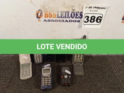 LOTE 386 - 01 LOTE COM VÁRIOS TELEFONES MARCAS E MODELOS DIVERSOS. (NO ESTADO) ATENÇÃO! FAZER A VISITAÇÃO ANTES DE ARREMATAR, NÃO SABEMOS SE FUNCIONA. LEILÃO NÃO TEM GARANTIA E NEM DEVOLUÇÃO, SUJEITO A POSSÍVEIS AVARIAS VISÍVEIS/OCULTAS E/OU AUSÊNCIA DE COMPONENTES.