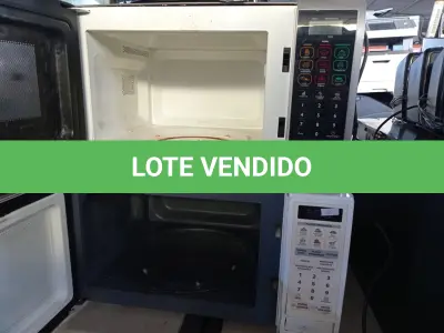 LOTE 394 - 02 MICRO-ONDAS MARCAS E MODELOS DIVERSOS. (NO ESTADO) ATENÇÃO! FAZER A VISITAÇÃO ANTES DE ARREMATAR, NÃO SABEMOS SE FUNCIONA. LEILÃO NÃO TEM GARANTIA E NEM DEVOLUÇÃO, SUJEITO A POSSÍVEIS AVARIAS VISÍVEIS/OCULTAS E/OU AUSÊNCIA DE COMPONENTES.