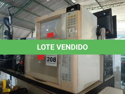 LOTE 208 - 02 MICRO-ONDAS MARCAS E MODELOS DIVERSOS. (NO ESTADO) ATENÇÃO! FAZER A VISITAÇÃO ANTES DE ARREMATAR, NÃO SABEMOS SE FUNCIONA. LEILÃO NÃO TEM GARANTIA E NEM DEVOLUÇÃO, SUJEITO A POSSÍVEIS AVARIAS VISÍVEIS/OCULTAS E/OU AUSÊNCIA DE COMPONENTES.