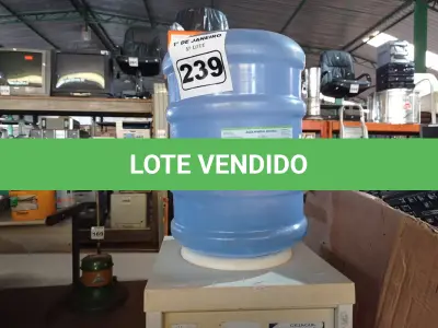 LOTE 239 - 01 BEBEDOURO PARA GARRAFÃO MARCA ESMALTEC 220V. (NO ESTADO) ATENÇÃO! FAZER A VISITAÇÃO ANTES DE ARREMATAR, NÃO SABEMOS SE FUNCIONA. LEILÃO NÃO TEM GARANTIA E NEM DEVOLUÇÃO, SUJEITO A POSSÍVEIS AVARIAS VISÍVEIS/OCULTAS E/OU AUSÊNCIA DE COMPONENTES.