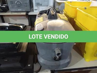 LOTE 303 - 01 LIMPADORA DE CARPETE MARCA KARCHER PROFISSIONAL PUZZI 10/2. (NO ESTADO) ATENÇÃO! FAZER A VISITAÇÃO ANTES DE ARREMATAR, NÃO SABEMOS SE FUNCIONA. LEILÃO NÃO TEM GARANTIA E NEM DEVOLUÇÃO, SUJEITO A POSSÍVEIS AVARIAS VISÍVEIS/OCULTAS E/OU AUSÊNCIA DE COMPONENTES.