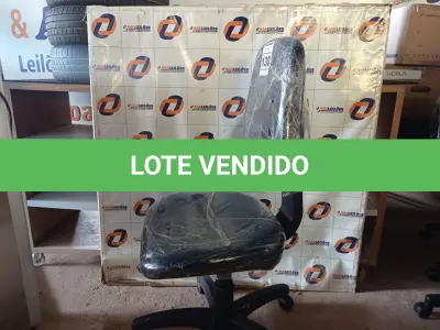 LOTE 130 - 01 CADEIRA DE ESCRITÓRIO COM BASE GIRATÓRIA. (NO ESTADO) ATENÇÃO! FAZER A VISITAÇÃO ANTES DE ARREMATAR, NÃO SABEMOS SE FUNCIONA. LEILÃO NÃO TEM GARANTIA E NEM DEVOLUÇÃO, SUJEITO A POSSÍVEIS AVARIAS VISÍVEIS/OCULTAS E/OU AUSÊNCIA DE COMPONENTES.