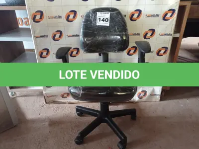 LOTE 140 - 01 CADEIRA DE ESCRITÓRIO COM BASE GIRATÓRIA. (NO ESTADO) ATENÇÃO! FAZER A VISITAÇÃO ANTES DE ARREMATAR, NÃO SABEMOS SE FUNCIONA. LEILÃO NÃO TEM GARANTIA E NEM DEVOLUÇÃO, SUJEITO A POSSÍVEIS AVARIAS VISÍVEIS/OCULTAS E/OU AUSÊNCIA DE COMPONENTES.