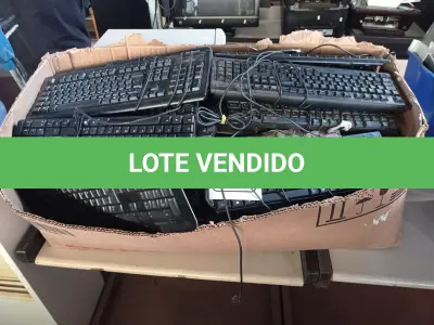LOTE 241 - 01 DUPLICADOR DE VÍDEO, 01 CPU, 01 ESTABILIZADOR E GRANDE QUANTIDADE DE TECLADOS PARA PC MARCAS E MODELOS DIVERSOS. (NO ESTADO) ATENÇÃO! FAZER A VISITAÇÃO ANTES DE ARREMATAR, NÃO SABEMOS SE FUNCIONA. LEILÃO NÃO TEM GARANTIA E NEM DEVOLUÇÃO, SUJEITO A POSSÍVEIS AVARIAS VISÍVEIS/OCULTAS E/OU AUSÊNCIA DE COMPONENTES.