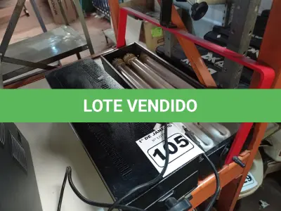 LOTE 105 - 02 LUMINÁRIAS PARA ESTÚDIO. (NO ESTADO) ATENÇÃO! FAZER A VISITAÇÃO ANTES DE ARREMATAR, NÃO SABEMOS SE FUNCIONA. LEILÃO NÃO TEM GARANTIA E NEM DEVOLUÇÃO, SUJEITO A POSSÍVEIS AVARIAS VISÍVEIS/OCULTAS E/OU AUSÊNCIA DE COMPONENTES.
