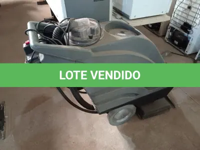 LOTE 412 - 01 LAVADORA DE PISOS INDUSTRIAL. (NO ESTADO) ATENÇÃO! FAZER A VISITAÇÃO ANTES DE ARREMATAR, NÃO SABEMOS SE FUNCIONA. LEILÃO NÃO TEM GARANTIA E NEM DEVOLUÇÃO, SUJEITO A POSSÍVEIS AVARIAS VISÍVEIS/OCULTAS E/OU AUSÊNCIA DE COMPONENTES.