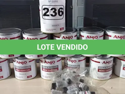 LOTE 236 - 12 LATAS DE COLA PLÁSTICA ANJO. (NO ESTADO) ATENÇÃO! FAZER A VISITAÇÃO ANTES DE ARREMATAR, NÃO SABEMOS SE FUNCIONA. LEILÃO NÃO TEM GARANTIA E NEM DEVOLUÇÃO, SUJEITO A POSSÍVEIS AVARIAS VISÍVEIS/OCULTAS E/OU AUSÊNCIA DE COMPONENTES.