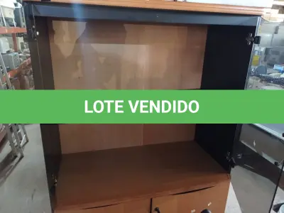 LOTE 167 - 01 ARMÁRIO EM MADEIRA COM 02 PORTAS DE VIDRO. (NO ESTADO) ATENÇÃO! FAZER A VISITAÇÃO ANTES DE ARREMATAR, NÃO SABEMOS SE FUNCIONA. LEILÃO NÃO TEM GARANTIA E NEM DEVOLUÇÃO, SUJEITO A POSSÍVEIS AVARIAS VISÍVEIS/OCULTAS E/OU AUSÊNCIA DE COMPONENTES.