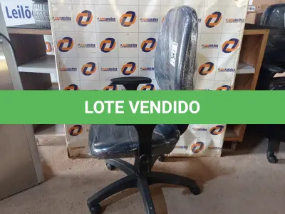 LOTE 210 - 01 CADEIRA DE ESCRITÓRIO COM BASE GIRATÓRIA. (NO ESTADO) ATENÇÃO! FAZER A VISITAÇÃO ANTES DE ARREMATAR, NÃO SABEMOS SE FUNCIONA. LEILÃO NÃO TEM GARANTIA E NEM DEVOLUÇÃO, SUJEITO A POSSÍVEIS AVARIAS VISÍVEIS/OCULTAS E/OU AUSÊNCIA DE COMPONENTES.