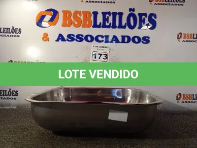 LOTE 173 - 01 CUBAS EM AÇO INOX. (NO ESTADO) ATENÇÃO! FAZER A VISITAÇÃO ANTES DE ARREMATAR, NÃO SABEMOS SE FUNCIONA. LEILÃO NÃO TEM GARANTIA E NEM DEVOLUÇÃO, SUJEITO A POSSÍVEIS AVARIAS VISÍVEIS/OCULTAS E/OU AUSÊNCIA DE COMPONENTES.