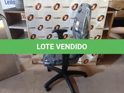 LOTE 280 - 01 CADEIRA DE ESCRITÓRIO COM BASE GIRATÓRIA. (NO ESTADO) ATENÇÃO! FAZER A VISITAÇÃO ANTES DE ARREMATAR, NÃO SABEMOS SE FUNCIONA. LEILÃO NÃO TEM GARANTIA E NEM DEVOLUÇÃO, SUJEITO A POSSÍVEIS AVARIAS VISÍVEIS/OCULTAS E/OU AUSÊNCIA DE COMPONENTES.