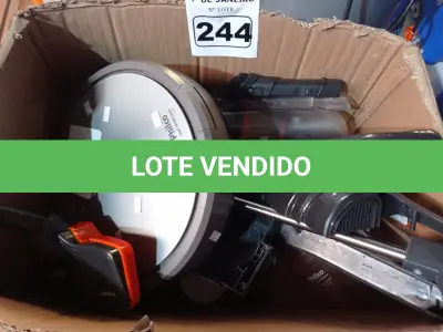 LOTE 244 - 01 ROBÔ ASPIRADOR E VÁRIOS ACESSÓRIOS PRA ASPIRADORES MARCAS E MODELOS DIVERSOS. (NO ESTADO) ATENÇÃO! FAZER A VISITAÇÃO ANTES DE ARREMATAR, NÃO SABEMOS SE FUNCIONA. LEILÃO NÃO TEM GARANTIA E NEM DEVOLUÇÃO, SUJEITO A POSSÍVEIS AVARIAS VISÍVEIS/OCULTAS E/OU AUSÊNCIA DE COMPONENTES.
