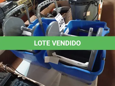LOTE 242 - 02 CARRINHOS DE LIMPEZA. (NO ESTADO) ATENÇÃO! FAZER A VISITAÇÃO ANTES DE ARREMATAR, NÃO SABEMOS SE FUNCIONA. LEILÃO NÃO TEM GARANTIA E NEM DEVOLUÇÃO, SUJEITO A POSSÍVEIS AVARIAS VISÍVEIS/OCULTAS E/OU AUSÊNCIA DE COMPONENTES.