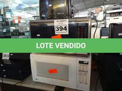 LOTE 394 - 02 MICRO-ONDAS MARCAS E MODELOS DIVERSOS. (NO ESTADO) ATENÇÃO! FAZER A VISITAÇÃO ANTES DE ARREMATAR, NÃO SABEMOS SE FUNCIONA. LEILÃO NÃO TEM GARANTIA E NEM DEVOLUÇÃO, SUJEITO A POSSÍVEIS AVARIAS VISÍVEIS/OCULTAS E/OU AUSÊNCIA DE COMPONENTES.