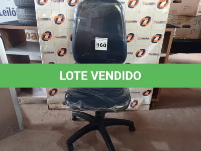 LOTE 160 - 01 CADEIRA DE ESCRITÓRIO COM BASE GIRATÓRIA. (NO ESTADO) ATENÇÃO! FAZER A VISITAÇÃO ANTES DE ARREMATAR, NÃO SABEMOS SE FUNCIONA. LEILÃO NÃO TEM GARANTIA E NEM DEVOLUÇÃO, SUJEITO A POSSÍVEIS AVARIAS VISÍVEIS/OCULTAS E/OU AUSÊNCIA DE COMPONENTES.