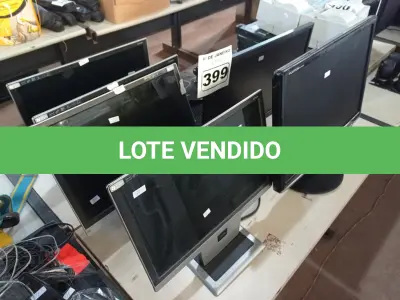 LOTE 399 - 08 MONITORES MARCAS E MODELOS DIVERSOS PARA RETIRADA DE PEÇAS. (NO ESTADO) ATENÇÃO! FAZER A VISITAÇÃO ANTES DE ARREMATAR, NÃO SABEMOS SE FUNCIONA. LEILÃO NÃO TEM GARANTIA E NEM DEVOLUÇÃO, SUJEITO A POSSÍVEIS AVARIAS VISÍVEIS/OCULTAS E/OU AUSÊNCIA DE COMPONENTES.