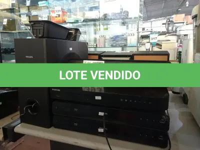 LOTE 393 - 01 BLU-RAY, 01 TOCA CD, 01 SUBWOOFER E 03 CAIXAS DE SOM MARCAS E MODELOS DIVERSOS. (NO ESTADO) ATENÇÃO! FAZER A VISITAÇÃO ANTES DE ARREMATAR, NÃO SABEMOS SE FUNCIONA. LEILÃO NÃO TEM GARANTIA E NEM DEVOLUÇÃO, SUJEITO A POSSÍVEIS AVARIAS VISÍVEIS/OCULTAS E/OU AUSÊNCIA DE COMPONENTES.