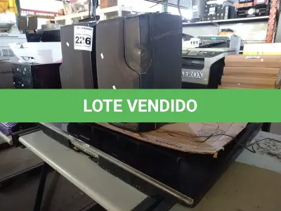 LOTE 226 - 01 TV E 02 CAIXAS DE SOM MARCAS E MODELOS DIVERSOS. (NO ESTADO) ATENÇÃO! FAZER A VISITAÇÃO ANTES DE ARREMATAR, NÃO SABEMOS SE FUNCIONA. LEILÃO NÃO TEM GARANTIA E NEM DEVOLUÇÃO, SUJEITO A POSSÍVEIS AVARIAS VISÍVEIS/OCULTAS E/OU AUSÊNCIA DE COMPONENTES.
