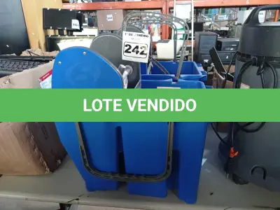 LOTE 242 - 02 CARRINHOS DE LIMPEZA. (NO ESTADO) ATENÇÃO! FAZER A VISITAÇÃO ANTES DE ARREMATAR, NÃO SABEMOS SE FUNCIONA. LEILÃO NÃO TEM GARANTIA E NEM DEVOLUÇÃO, SUJEITO A POSSÍVEIS AVARIAS VISÍVEIS/OCULTAS E/OU AUSÊNCIA DE COMPONENTES.