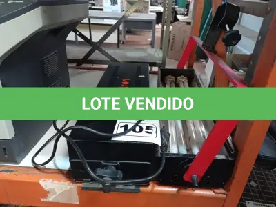 LOTE 105 - 02 LUMINÁRIAS PARA ESTÚDIO. (NO ESTADO) ATENÇÃO! FAZER A VISITAÇÃO ANTES DE ARREMATAR, NÃO SABEMOS SE FUNCIONA. LEILÃO NÃO TEM GARANTIA E NEM DEVOLUÇÃO, SUJEITO A POSSÍVEIS AVARIAS VISÍVEIS/OCULTAS E/OU AUSÊNCIA DE COMPONENTES.