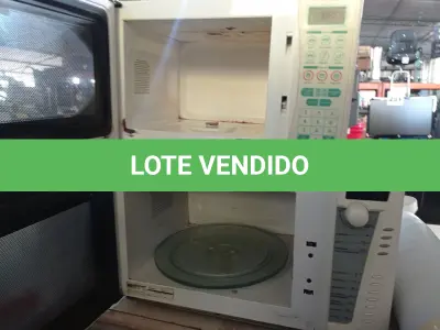 LOTE 413 - 02 MICRO-ONDAS MARCAS E MODELOS DIVERSOS. (NO ESTADO) ATENÇÃO! FAZER A VISITAÇÃO ANTES DE ARREMATAR, NÃO SABEMOS SE FUNCIONA. LEILÃO NÃO TEM GARANTIA E NEM DEVOLUÇÃO, SUJEITO A POSSÍVEIS AVARIAS VISÍVEIS/OCULTAS E/OU AUSÊNCIA DE COMPONENTES.