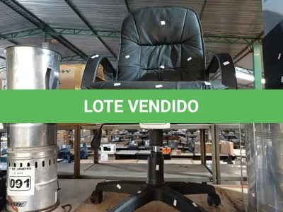 LOTE 099 - 01 CADEIRA DE ESCRITÓRIO COM BASE GIRATÓRIA. (NO ESTADO) ATENÇÃO! FAZER A VISITAÇÃO ANTES DE ARREMATAR, NÃO SABEMOS SE FUNCIONA. LEILÃO NÃO TEM GARANTIA E NEM DEVOLUÇÃO, SUJEITO A POSSÍVEIS AVARIAS VISÍVEIS/OCULTAS E/OU AUSÊNCIA DE COMPONENTES.