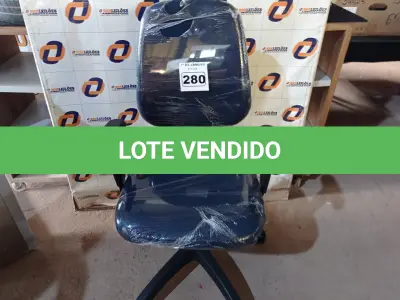 LOTE 280 - 01 CADEIRA DE ESCRITÓRIO COM BASE GIRATÓRIA. (NO ESTADO) ATENÇÃO! FAZER A VISITAÇÃO ANTES DE ARREMATAR, NÃO SABEMOS SE FUNCIONA. LEILÃO NÃO TEM GARANTIA E NEM DEVOLUÇÃO, SUJEITO A POSSÍVEIS AVARIAS VISÍVEIS/OCULTAS E/OU AUSÊNCIA DE COMPONENTES.