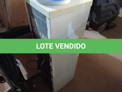 LOTE 239 - 01 BEBEDOURO PARA GARRAFÃO MARCA ESMALTEC 220V. (NO ESTADO) ATENÇÃO! FAZER A VISITAÇÃO ANTES DE ARREMATAR, NÃO SABEMOS SE FUNCIONA. LEILÃO NÃO TEM GARANTIA E NEM DEVOLUÇÃO, SUJEITO A POSSÍVEIS AVARIAS VISÍVEIS/OCULTAS E/OU AUSÊNCIA DE COMPONENTES.