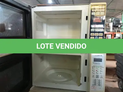 LOTE 411 - 02 MICRO-ONDAS MARCAS E MODELOS DIVERSOS. (NO ESTADO) ATENÇÃO! FAZER A VISITAÇÃO ANTES DE ARREMATAR, NÃO SABEMOS SE FUNCIONA. LEILÃO NÃO TEM GARANTIA E NEM DEVOLUÇÃO, SUJEITO A POSSÍVEIS AVARIAS VISÍVEIS/OCULTAS E/OU AUSÊNCIA DE COMPONENTES.