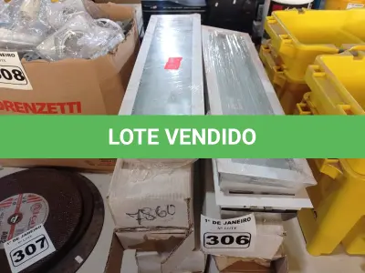 LOTE 306 - 01 LOTE COM VÁRIAS LUMINÁRIAS DE EMBUTIR. (NO ESTADO) ATENÇÃO! FAZER A VISITAÇÃO ANTES DE ARREMATAR, NÃO SABEMOS SE FUNCIONA. LEILÃO NÃO TEM GARANTIA E NEM DEVOLUÇÃO, SUJEITO A POSSÍVEIS AVARIAS VISÍVEIS/OCULTAS E/OU AUSÊNCIA DE COMPONENTES.