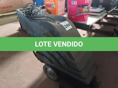 LOTE 296 - 01 LAVADORA DE PISOS INDUSTRIAL. (NO ESTADO) ATENÇÃO! FAZER A VISITAÇÃO ANTES DE ARREMATAR, NÃO SABEMOS SE FUNCIONA. LEILÃO NÃO TEM GARANTIA E NEM DEVOLUÇÃO, SUJEITO A POSSÍVEIS AVARIAS VISÍVEIS/OCULTAS E/OU AUSÊNCIA DE COMPONENTES.