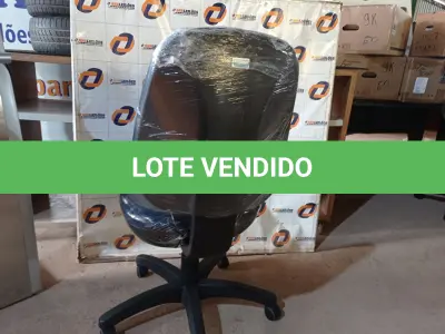 LOTE 180 - 01 CADEIRA DE ESCRITÓRIO COM BASE GIRATÓRIA. (NO ESTADO) ATENÇÃO! FAZER A VISITAÇÃO ANTES DE ARREMATAR, NÃO SABEMOS SE FUNCIONA. LEILÃO NÃO TEM GARANTIA E NEM DEVOLUÇÃO, SUJEITO A POSSÍVEIS AVARIAS VISÍVEIS/OCULTAS E/OU AUSÊNCIA DE COMPONENTES.