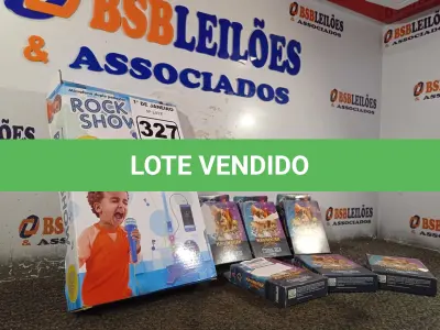 LOTE 327 - 01 LOTE COM VÁRIAS CARTAS KROSMASTER E 01 MICROFONE ROCK SHOW INFANTIL. (NO ESTADO) ATENÇÃO! FAZER A VISITAÇÃO ANTES DE ARREMATAR, NÃO SABEMOS SE FUNCIONA. LEILÃO NÃO TEM GARANTIA E NEM DEVOLUÇÃO, SUJEITO A POSSÍVEIS AVARIAS VISÍVEIS/OCULTAS E/OU AUSÊNCIA DE COMPONENTES.