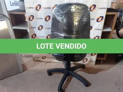 LOTE 250 - 01 CADEIRA DE ESCRITÓRIO COM BASE GIRATÓRIA. (NO ESTADO) ATENÇÃO! FAZER A VISITAÇÃO ANTES DE ARREMATAR, NÃO SABEMOS SE FUNCIONA. LEILÃO NÃO TEM GARANTIA E NEM DEVOLUÇÃO, SUJEITO A POSSÍVEIS AVARIAS VISÍVEIS/OCULTAS E/OU AUSÊNCIA DE COMPONENTES.