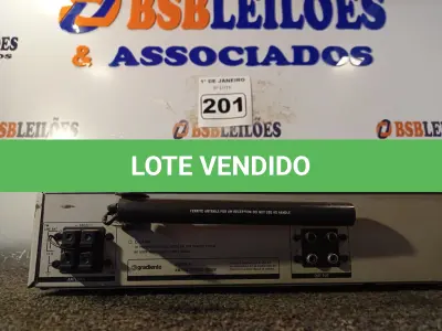LOTE 201 - 01 APARELHO AM/FM STÉREO TUNER MARCA GRADIENTE. (NO ESTADO) ATENÇÃO! FAZER A VISITAÇÃO ANTES DE ARREMATAR, NÃO SABEMOS SE FUNCIONA. LEILÃO NÃO TEM GARANTIA E NEM DEVOLUÇÃO, SUJEITO A POSSÍVEIS AVARIAS VISÍVEIS/OCULTAS E/OU AUSÊNCIA DE COMPONENTES.