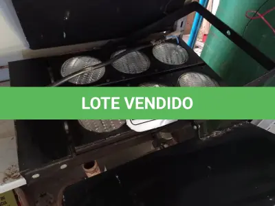 LOTE 273 - 01 LUMINÁRIA PARA ESTÚDIO. (NO ESTADO) ATENÇÃO! FAZER A VISITAÇÃO ANTES DE ARREMATAR, NÃO SABEMOS SE FUNCIONA. LEILÃO NÃO TEM GARANTIA E NEM DEVOLUÇÃO, SUJEITO A POSSÍVEIS AVARIAS VISÍVEIS/OCULTAS E/OU AUSÊNCIA DE COMPONENTES.